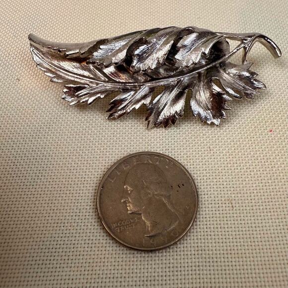 Vintage Estate Silver Tone Folded Leaf Brooch Textured Finish Pin Closure - Picture 9 of 16